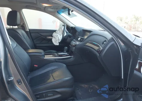 2016 Infiniti Q70 3.7X z USA, uszkodzony, nr VIN JN1BY1AR9GM271150